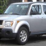 El Honda Element fue una SUV compacta con un diseño único y funcional que hizo su debut en 2003. Aunque su apariencia 