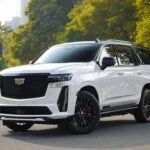 El Cadillac Escalade es probablemente el SUV más icónico de esta lista. Con un precio de 90.295 dólares, presume de un interior amplio y opulento. Sin embargo, su elevado precio resulta difícil de justificar frente a rivales europeos y japoneses que ofrecen una mejor eficiencia de combustible y mayor fiabilidad. Además, como señala Musson, las Escalade nuevas son para pocos, pero en el mercado de ocasión pierden valor muy rápido, lo que las convierte en una inversión poco atractiva.