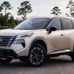 En séptima posición encontramos al Nissan Rogue con 109.563 unidades vendidas, aunque esto supone una caída del 22% respecto a 2024. La gran novedad de este año fue la llegada de la versión Rock Creek, más robusta y enfocada en la aventura. Además, Nissan ya presentó el Rogue 2026, con un nuevo acabado Dark Armor que añade detalles en negro brillante y equipamiento premium.