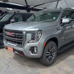 El GMC Yukon es uno de los SUVs más grandes de GM, pero algunos conductores han señalado que su tamaño genera más problemas que ventajas. La dificultad para estacionarlo, dar vueltas y navegar por calles estrechas se convierte en una pesadilla, especialmente en entornos urbanos. Además, a pesar de ser un SUV familiar, el espacio interior puede ser sorprendentemente estrecho, lo que hace que la experiencia de viaje no sea tan cómoda como se podría esperar en un vehículo tan grande.