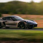 Porsche sorprende al destacar por su confiabilidad frente a otras marcas de lujo. Estos coches mantienen su valor de reventa y ofrecen un rendimiento sólido y constante, lo que los convierte en una inversión inteligente. Aunque el precio es alto, la durabilidad y la ingeniería de Porsche garantizan que cada viaje sea seguro y satisfactorio, con mínimas sorpresas mecánicas.