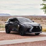 El Lexus NX 350 2025 combina elegancia con eficiencia, ofreciendo versiones con motor turboalimentado y variantes híbridas que alcanzan hasta 304 CV y 37 millas de autonomía eléctrica.