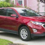 Donde se piensa que se fabrica: Estados Unidos
Donde se fabrica en realidad: Canadá

Aunque el Chevrolet Equinox es uno de los modelos más populares de la marca y tiene una fuerte presencia en el mercado estadounidense, no se fabrica en Estados Unidos. En lugar de eso, este crossover de cinco plazas es producido en Canadá, lo que podría sorprender a quienes asocian los coches de GM exclusivamente con el 