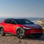 El Toyota bZ4X, aunque es un modelo nuevo, ha rápidamente ganado fama por su seguridad, obteniendo una calificación de 86 puntos. Solo se ha reportado 1 accidente en 10,000 unidades vendidas, lo que da como resultado una tasa de 0.95, que si bien es más alta que la de algunos competidores, sigue siendo sorprendentemente baja.