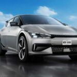 El Kia EV6 2025, con un precio base de $44,395, es uno de los vehículos eléctricos más populares por su diseño futurista y su tecnología avanzada. Este modelo está disponible con financiamiento 0% TAE durante 60 meses y ofrece una gran autonomía y capacidades de carga ultrarrápida. Con un alcance de más de 300 millas y una garantía líder en la industria, el EV6 es una opción perfecta para quienes buscan rendimiento y comodidad en un paquete moderno y accesible.

Destacado: Estilo futurista, carga rápida y excelente garantía.