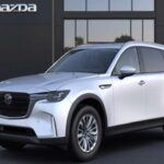 MSRP: $38,800

El Mazda CX-90 2026 se destaca por su motor de seis cilindros en línea, lo que le da una gran potencia y capacidad de respuesta. Es un SUV fácil de manejar y tiene suficiente rendimiento para la mayoría de las necesidades diarias. Además, su asiento de banco en la segunda fila y los asientos capitanes duales ofrecen comodidad para toda la familia.

Destacado: gran rendimiento y lujo a un precio accesible.