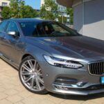 El Volvo S90 2016 fue visto como el regreso de Volvo al lujo, y a muchos compradores les pareció una opción atractiva. Sin embargo, comparado con otros competidores en el mercado de lujo, el S90 se siente menos refinado. A pesar de sus altas calificaciones en seguridad y diseño, muchos opinan que le falta ese 