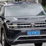 El Volkswagen Atlas, uno de los SUV familiares más grandes de la marca, también da el paso hacia la movilidad eléctrica con el Atlas EV. Se espera que combine la amplitud interior que caracteriza al modelo con la más reciente innovación de Volkswagen en materia de baterías y conectividad.

Este SUV forma parte de la ambiciosa estrategia de Volkswagen para convertirse en líder mundial en electrificación. El Atlas EV apunta a ser una alternativa versátil y eficiente para las familias que buscan espacio, comodidad y sostenibilidad sin compromisos.