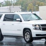 El Chevrolet Suburban combina tamaño, capacidad y potencia con un motor V8 diseñado para la longevidad. Este SUV es capaz de manejar grandes distancias y cargas pesadas, con numerosos propietarios reportando recorridos superiores a las 300.000 millas, lo que lo convierte en un clásico del segmento.