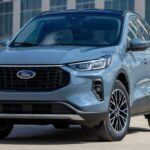 El Ford Escape presenta un diseño renovado que mejora su atractivo visual, manteniendo su eficiencia y comodidad en conducción diaria. Sus motores ofrecen un equilibrio perfecto entre potencia y economía.

Características interiores destacadas: paquete ST-Line con estilo deportivo y Ford Co-Pilot Assist+ de serie. Su volumen de carga alcanza los 37,5 pies cúbicos, con amplias plazas traseras y delanteras que maximizan la sensación de amplitud.