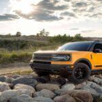 El moderno Ford Bronco Sport combina estética off-road y capacidades todoterreno, pero su rendimiento del motor y sistemas eléctricos presentan fallos frecuentes. Quejas comunes incluyen problemas de transmisión y baterías defectuosas, lo que puede frustrar a los propietarios antes de alcanzar las 100.000 millas, convirtiendo la aventura en visitas constantes al taller.