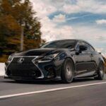 El Lexus RX 350 combina lujo y durabilidad como pocos. Entre 2007 y 2012, este SUV no solo ofrecía un confort sobresaliente, sino también una mecánica sólida capaz de resistir el paso del tiempo. Muchos conductores lo eligen porque saben que, con el mantenimiento adecuado, pueden disfrutar de un coche premium que supera las 300.000 millas sin grandes averías.