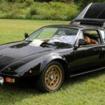 El De Tomaso Pantera GT5, eclipsado por otros exóticos italianos, ofrece un V8 potente y un diseño distintivo que lo convierte en un icono para los amantes de los deportivos clásicos italianos. Su personalidad y prestaciones no deben pasar desapercibidas.