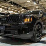 El Kia Telluride 2025 completa la lista con 5.000 libras de capacidad de remolque y un motor V6 de 3.8 litros que garantiza potencia suficiente para cargas recreativas. Destaca por su interior amplio y bien equipado, con tecnología práctica y asistentes de conducción que hacen que la experiencia de arrastrar un remolque sea segura y cómoda. Además, su diseño atractivo y su gran relación calidad-precio lo convierten en una alternativa muy competitiva.