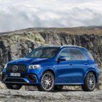 Para quienes buscan agresividad y lujo en un SUV, el AMG GLE 63 S es la opción definitiva. Con ruedas grandes, arcos ensanchados y cuatro escapes traseros, combina un diseño impactante con un rendimiento feroz. A pesar de su potencia, Mercedes logra mantener un estilo refinado, haciendo de este SUV un vehículo que impresiona tanto por su presencia como por su capacidad de conducción.