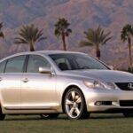 Motores 3.0/3.5 L V6 o 4.3/4.6 L V8, 228-385 hp. Transmisión automática de 6-8 velocidades. Precio promedio: $17,000.
El Lexus GS combina lujo, rendimiento y longevidad. Desde motores V6 confiables hasta potentes V8, este sedán japonés permite tracción trasera o total y ofrece incluso versiones híbridas. Su calidad de construcción y mecánica sólida lo convierten en un coche que puede superar fácilmente los 370.000 km sin problemas graves.

Estos cinco coches japoneses demuestran que no hace falta un deportivo o un modelo de lujo caro para disfrutar de durabilidad, confort y fiabilidad. Con un mantenimiento adecuado, son verdaderas máquinas para toda la vida.