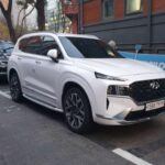 El Hyundai Santa Fe es uno de los SUV más recomendados para quienes buscan un vehículo que aguante sin problemas el paso de los años. Su reputación de fiabilidad se refleja en miles de testimonios de conductores que han pasado el periodo de garantía sin incidencias relevantes. Además, Hyundai ha mejorado tanto en calidad como en tecnología, lo que refuerza su atractivo.