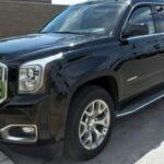 El GMC Yukon es otro SUV que ha sido retirado de las flotas federales debido a su ineficiencia de combustible y sus altas emisiones. Los modelos fabricados entre 2018 y 2023 han quedado desfasados frente a alternativas más sostenibles y eficientes.

Este cambio está alineado con una iniciativa más amplia para incorporar vehículos blindados eléctricos y otras opciones de bajas emisiones en las flotas gubernamentales. Se espera que este movimiento impulse la adopción más generalizada de coches ecológicos en todo el país, incluyendo el sector privado.