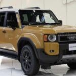 El Toyota Land Cruiser es, sin lugar a dudas, uno de los modelos más confiables y duraderos del mercado. Este SUV de tamaño completo es un testimonio de la reputación de Toyota por construir vehículos de larga vida útil.

Su motor potente, carrocería robusta y capacidades todoterreno lo convierten en un favorito entre los mecánicos. Además, la fiabilidad y la longevidad del Land Cruiser están bien documentadas, lo que lo convierte en una inversión segura para aquellos que buscan un SUV de confianza. Si buscas un vehículo que esté hecho para durar, el Land Cruiser es una opción que vale la pena considerar.