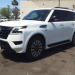 El Nissan Armada es uno de los SUV más potentes y duraderos del mercado. Su motor V8 es conocido por superar las 500.000 millas, lo que lo convierte en una opción ideal para quienes buscan un SUV con gran capacidad de remolque y resistencia a largo plazo. La Armada combina potencia y fiabilidad, asegurando que los propietarios disfruten de un SUV robusto que no solo es capaz de enfrentar largas distancias, sino que también se mantendrá en excelentes condiciones a lo largo de los años.
