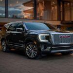 El GMC Yukon Denali busca posicionarse como un SUV de lujo, con gran espacio interior y potentes motores. No obstante, su precio es demasiado elevado frente a rivales que ofrecen mayor refinamiento, mejores acabados y tecnología más avanzada. Además, su consumo elevado y tamaño mastodóntico lo hacen poco práctico para el día a día.