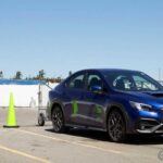 El Subaru WRX 2025 continúa la tradición de los vehículos de rally de la marca, ofreciendo un motor turboalimentado de 2.4 litros con 271 caballos de fuerza y tracción total de serie. Este coche es ideal para quienes buscan agilidad y tracción en condiciones variadas, sin sacrificar la diversión en carretera. La opción de transmisión manual lo convierte en una opción única para los amantes de la conducción pura.