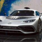 El AMG One es probablemente el Mercedes más ambicioso de todos los tiempos. Su motor V6 turbo de 1,6 litros derivado de la Fórmula 1, combinado con cuatro motores eléctricos, alcanza los 1.049 CV. Puede superar los 350 km/h y está limitado a solo 275 unidades. Es un laboratorio rodante que demuestra la capacidad de Mercedes de trasladar la tecnología de la F1 a la carretera.