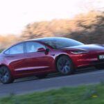 El Tesla Model 3 sigue siendo el coche eléctrico más completo en el mercado de segunda mano. Su autonomía, de hasta 560 km en las versiones Long Range, y el acceso a la red de Supercargadores lo convierten en un modelo difícil de superar. A ello se suma su software avanzado, que recibe actualizaciones constantes.