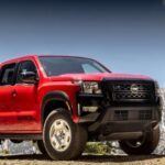 El Nissan Frontier, particularmente con su motor V6 4.0L, ha sido una opción fiable en el segmento de camiones medianos. Aunque a veces no recibe tanta atención como otros modelos, su motor ha demostrado ser capaz de superar los 150,000 kilómetros con mínimos problemas. La simplicidad del diseño y la construcción duradera hacen del Frontier una opción atractiva para aquellos que buscan un camión compacto con un motor confiable que pueda soportar años de uso sin fallos.