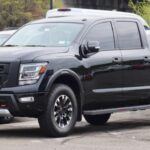 El Nissan Titan, especialmente entre los años 2016 y 2019, combina potencia con un habitáculo bien equipado. Su motor V8 garantiza un rendimiento sólido, mientras que su comodidad interior lo hace destacar frente a competidores directos. Eso sí, como con cualquier vehículo usado, se recomienda una revisión exhaustiva antes de la compra.