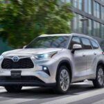 El Toyota Grand Highlander Hybrid 2025 ofrece entre 27 y 36 MPG combinados, dependiendo de la configuración. Se posiciona como un SUV pensado para familias numerosas que no quieren renunciar al ahorro en combustible. Toyota refuerza así su reputación en el terreno de los híbridos, aportando robustez, fiabilidad y una gran habitabilidad.