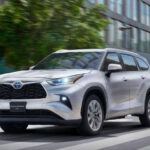 El Toyota Grand Highlander Hybrid es una opción destacada para familias que buscan un SUV híbrido con 27 a 36 MPG combinado, brindando un excelente equilibrio entre espacio y eficiencia de combustible. Este modelo ha sido diseñado específicamente para ofrecer más espacio interior que otros SUVs híbridos, con la capacidad de transportar cómodamente a 7 personas. Su tecnología híbrida avanzada, junto con su fiabilidad característica de Toyota, hace que el Grand Highlander Hybrid sea una excelente opción para quienes buscan un SUV eficiente y espacioso. Además, es una de las mejores opciones para aquellos que necesitan un SUV grande sin sacrificar demasiada eficiencia en combustible.