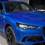 El Alfa Romeo Stelvio es conocido por su rendimiento y estilo italiano, pero su depreciación es considerable. Los modelos de entre 2017 y 2019 pueden perder hasta el 50% de su valor en los primeros cinco años. Esto se debe a preocupaciones sobre su fiabilidad y los costos de reparación elevados. Aunque el Stelvio ofrece una experiencia de conducción única, su rápida depreciación puede ser una desventaja para aquellos que buscan un SUV con una buena retención de valor.