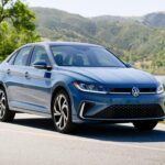 El Volkswagen Jetta puede parecer una opción razonable para los jubilados que buscan un coche compacto y práctico. Sin embargo, tiene problemas comunes con los frenos y el sistema de climatización, que no son fáciles de reparar fuera de los concesionarios oficiales de Volkswagen. Esto puede ser especialmente problemático para los jubilados que viajan o viven en zonas donde no hay concesionarios cercanos. Cuando el coche necesita reparaciones, los costos de servicio del concesionario pueden ser altos y poco accesibles.

Razón para evitarlo: Costos de reparación elevados y opciones limitadas fuera de concesionarios Volkswagen.