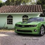 El Chevy Camaro, al igual que el Ford Mustang, es un coche de alto rendimiento que ha caído bajo el estereotipo de ser conducido por personas que disfrutan de mostrar su potencia en la carretera. Los propietarios de Camaro a menudo se asocian con conductores que realizan maniobras agresivas, como aceleraciones rápidas desde los semáforos o demostraciones de potencia en la vía pública.

Aunque este estereotipo tiene algo de base, especialmente debido a la fama que han adquirido ciertos conductores en videos virales, muchos propietarios de Camaro son simplemente entusiastas de los coches que disfrutan de su vehículo sin recurrir a comportamientos peligrosos. El Camaro es un coche impresionante, pero su imagen ha sido influenciada por los actos de unos pocos.