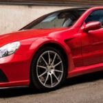 Un roadster con techo rígido retráctil y la estrella de Mercedes siempre atraerá miradas. Disponible desde 7.000 dólares, el SL R230 ofrece un motor V8 fiable y un sistema de techo eléctrico que aporta comodidad y espectáculo. Los problemas de la suspensión hidráulica ABC y de los módulos electrónicos pueden ser caros, pero si eliges un ejemplar bien cuidado y en color plateado, parecerá mucho más caro de lo que es.
