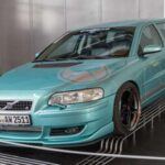 Volvo es sinónimo de seguridad y robustez, con sistemas avanzados de asistencia al conductor. Sin embargo, los modelos más antiguos presentan problemas en transmisión, turbocompresores y sistemas eléctricos, y los híbridos o eléctricos recientes requieren técnicos especializados y reparaciones costosas. La seguridad tiene un precio elevado que muchos propietarios podrían no anticipar.