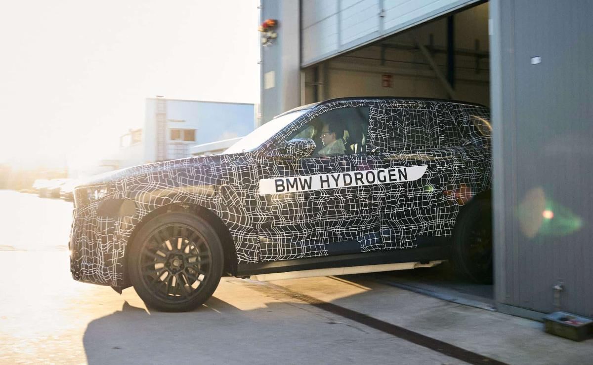 BMW sigue apostando por los SUV de hidrógeno con el nuevo iX5 FCEV.