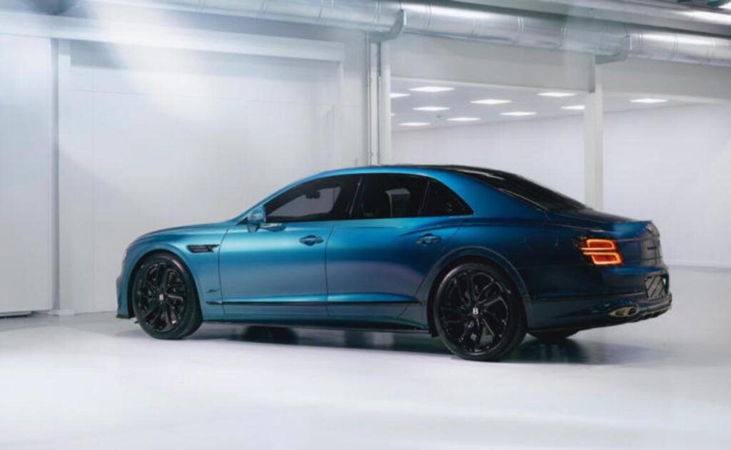 Bentley retrasa sus planes de vehículos eléctricos, pero los motores de gasolina seguirán vigentes hasta la década de 2030.