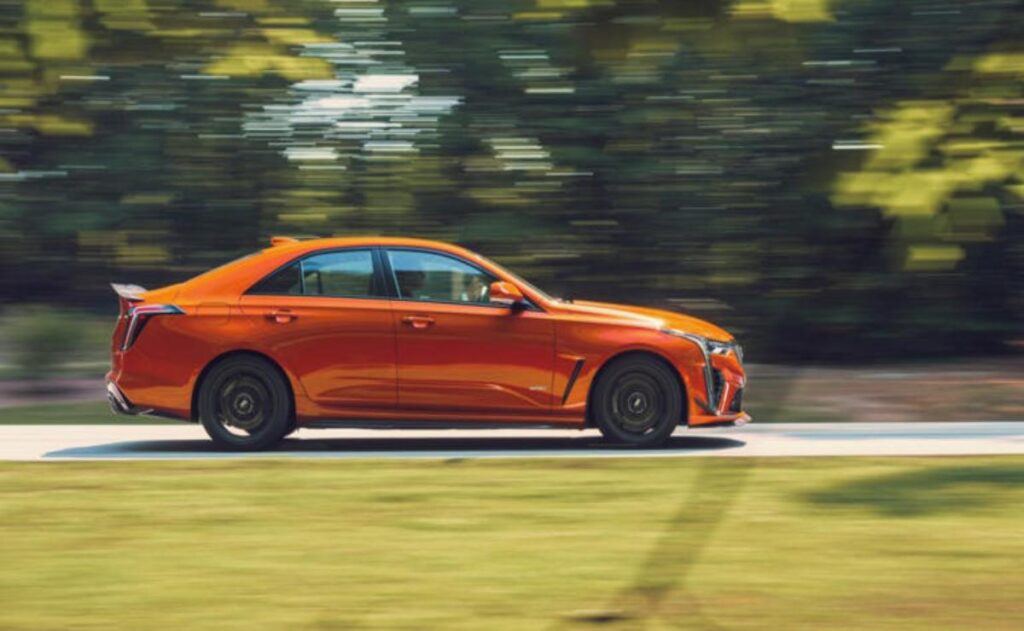 Cadillac sorprende con un contrato de arrendamiento único para el CT4-V Blackwing 2025.