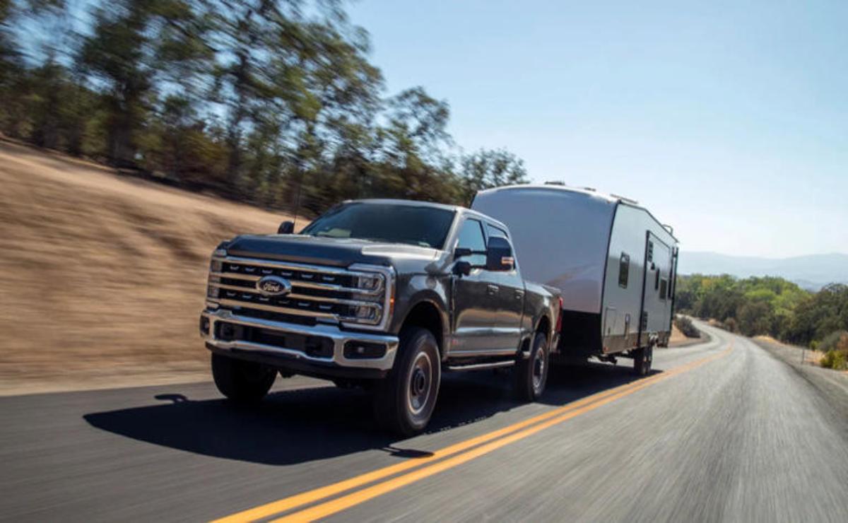 Ford retira más de 115.000 camionetas por riesgo de pérdida de control de dirección.