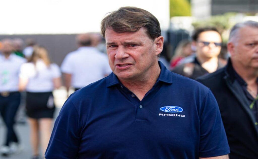 China domina el mercado global de vehículos eléctricos, según Jim Farley de Ford.