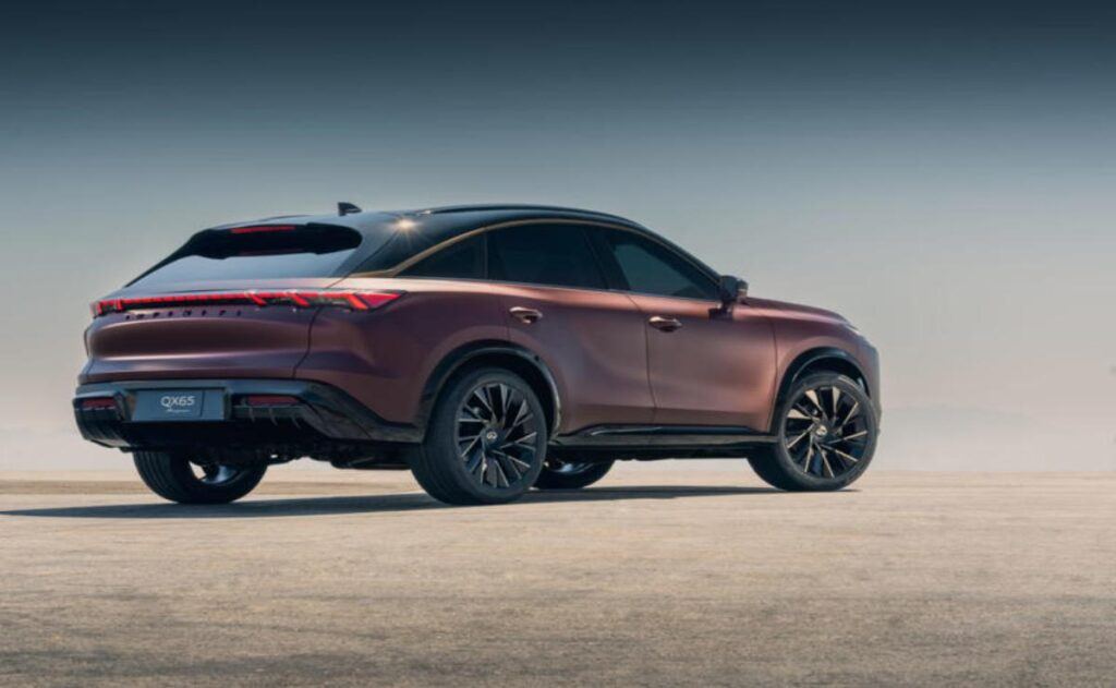 Infiniti revela que un sedán deportivo manual y turboalimentado está en camino.