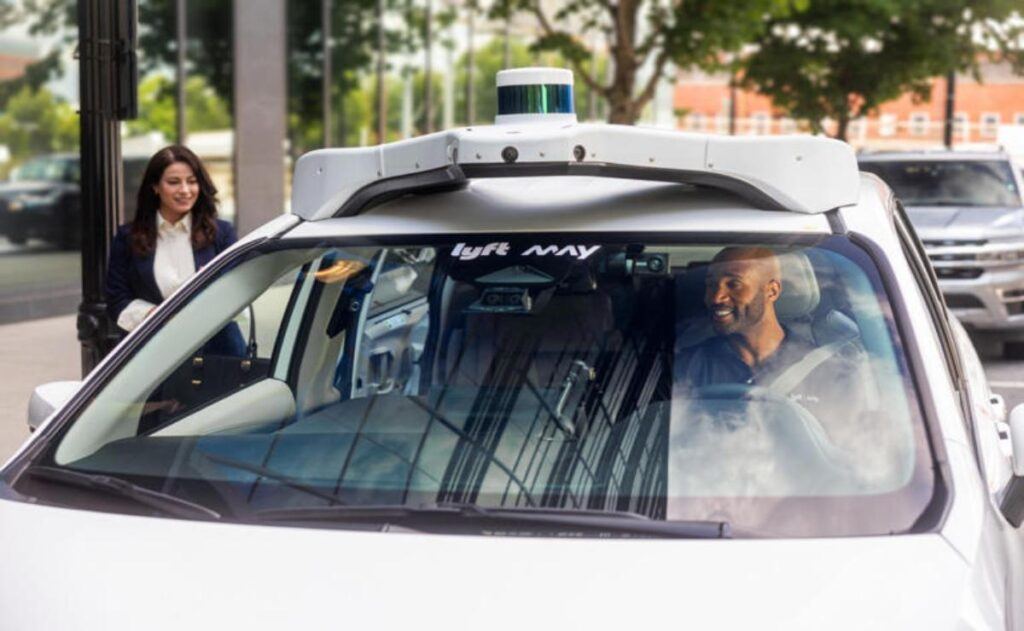 Lyft se adelanta a Tesla: ya circulan sus robotaxis en Atlanta.