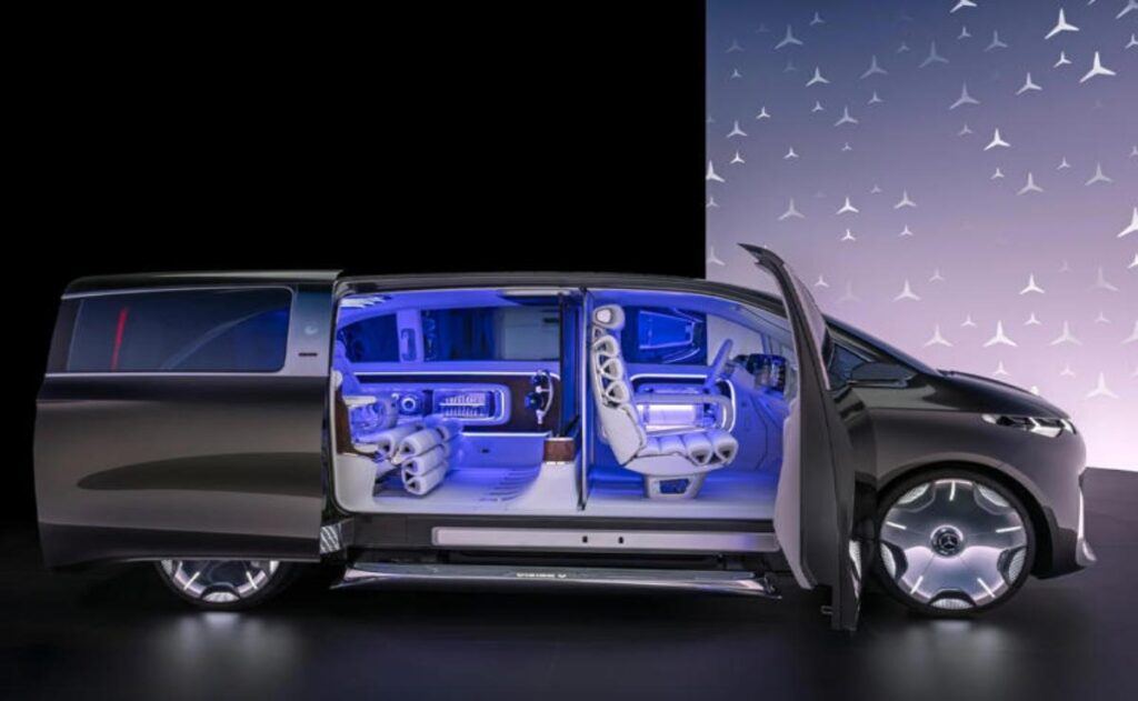Nueva Clase V de Mercedes: la furgoneta que redefine el lujo sobre ruedas.