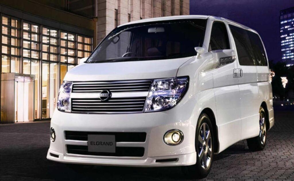 Nissan Elgrand: la minivan japonesa con motor V6 de 350Z que sorprende a EE. UU.
