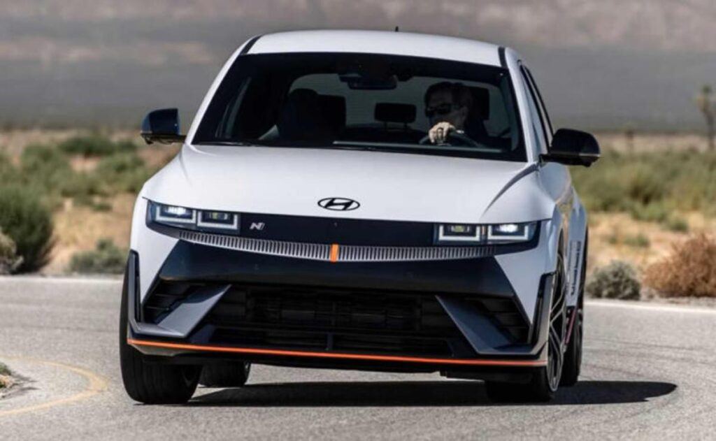 Tesla Model Y vs Hyundai Ioniq 5N: duelo eléctrico de alto rendimiento.