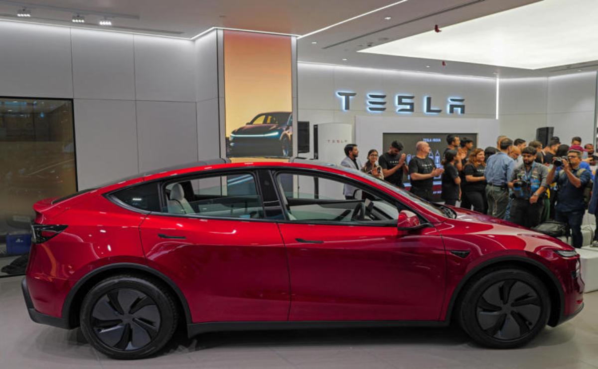NHTSA investiga manijas de Tesla Model Y tras incidentes con niños atrapados.