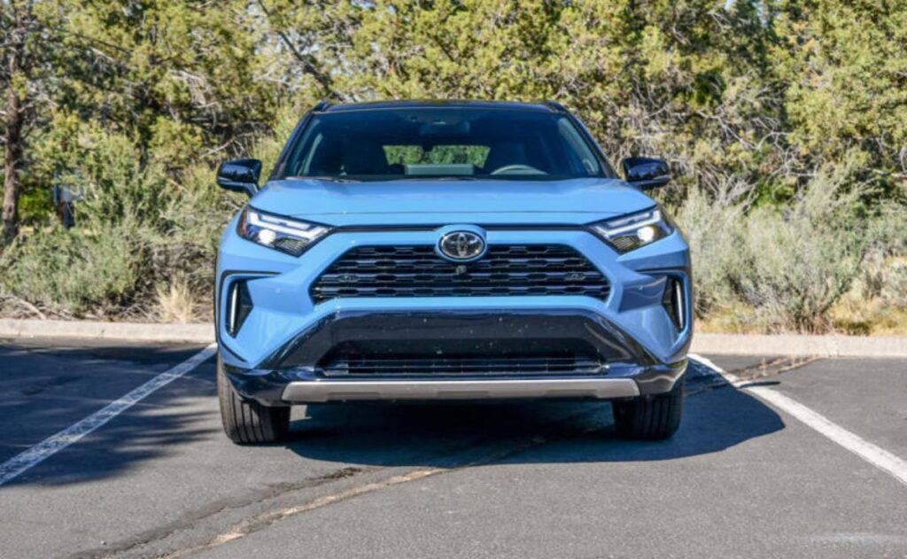 Toyota lanza arrendamiento asequible para el RAV4 Limited 2025: la SUV compacta más popular.