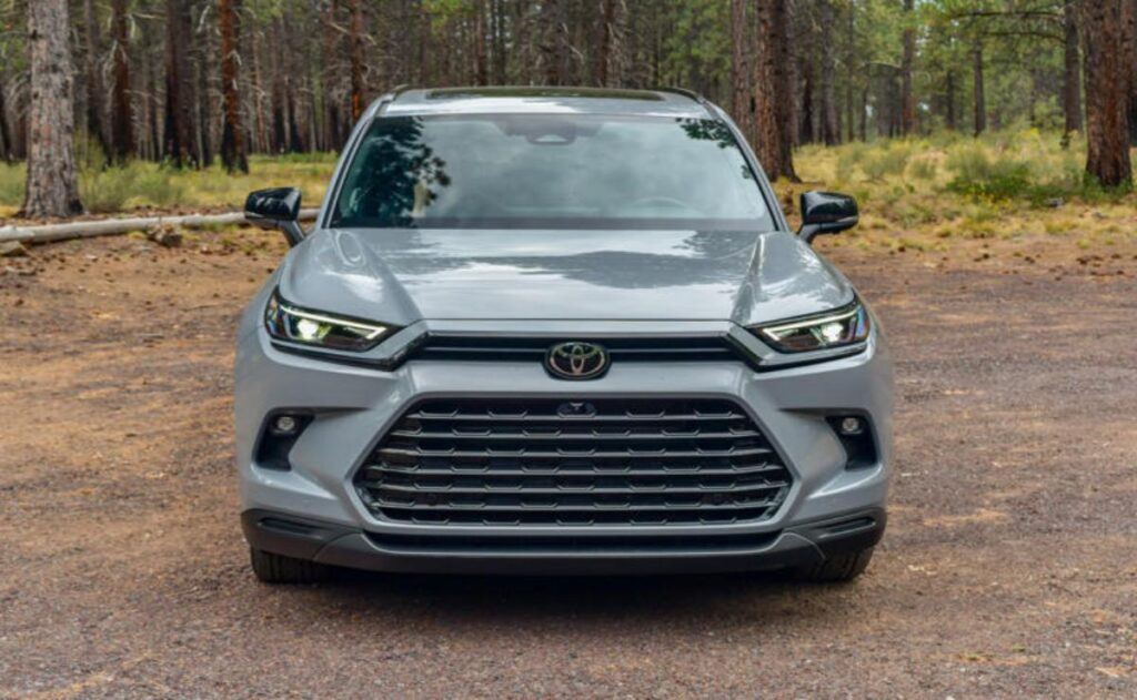 Toyota Grand Highlander 2025 o Sienna: la minivan sigue siendo la reina.